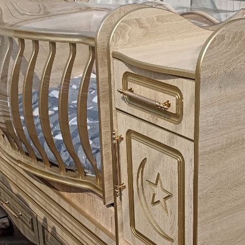 OYOQ KIYIM UCHUN MEBEL 